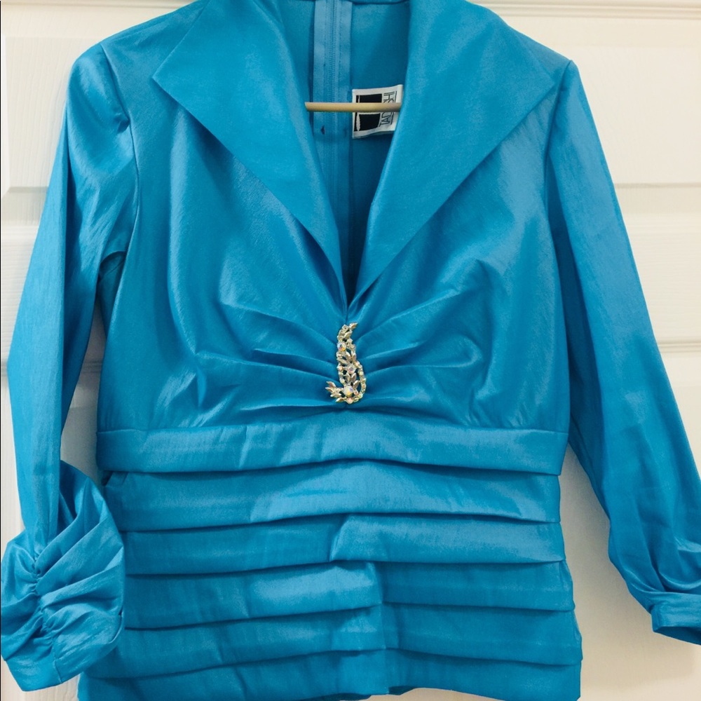 Turquoise color top size uk 16. Worn it once